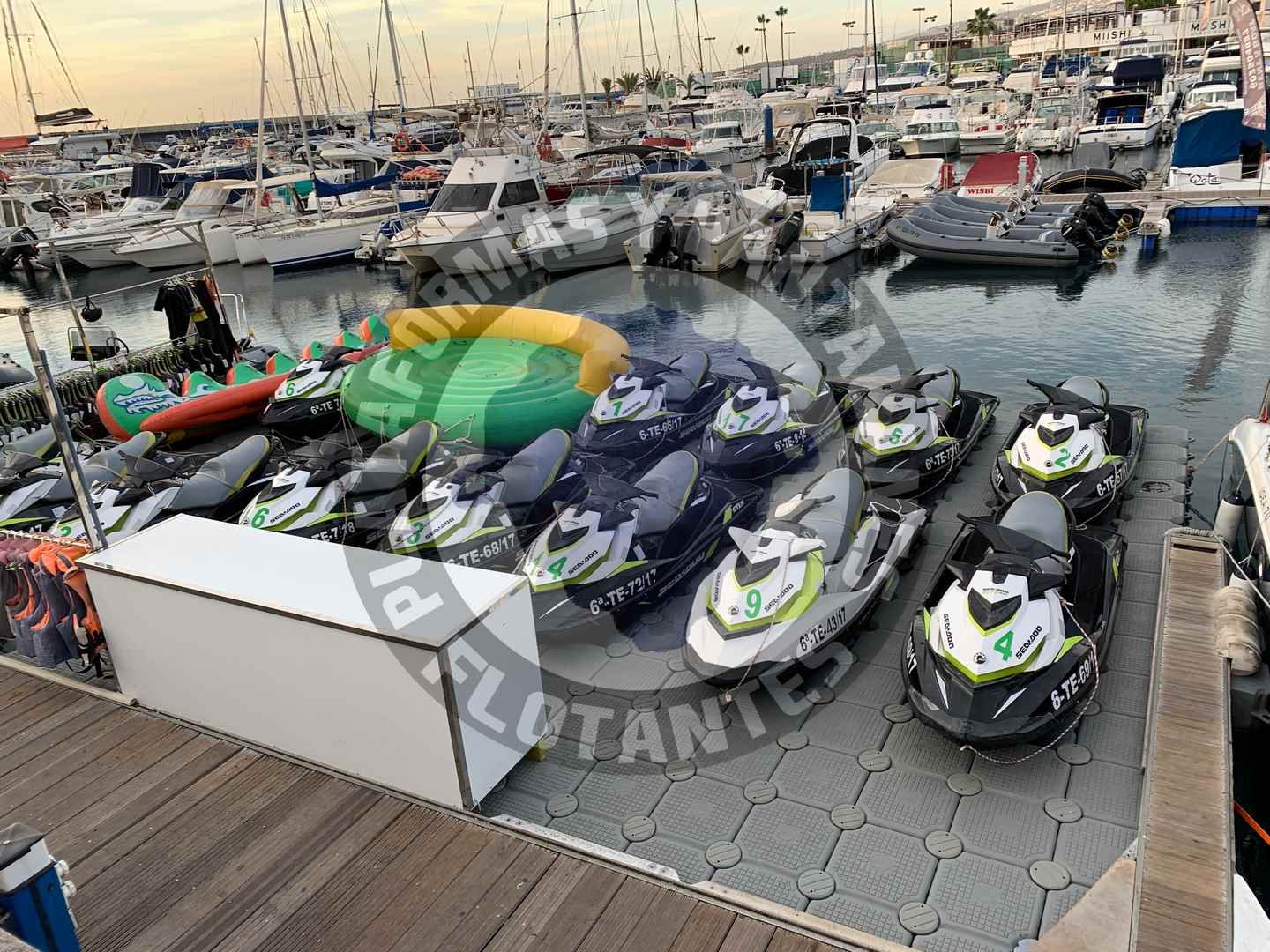 mantenimiento plataformas flotantes moto de agua